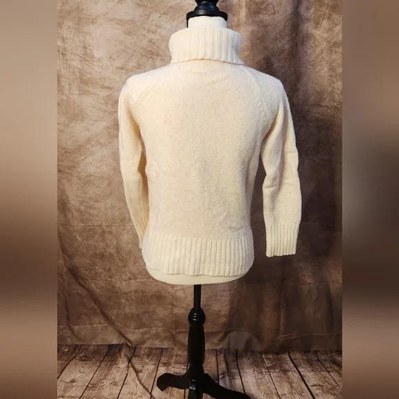 Floral Embroidered Cream Turtleneck Sweater –Size S - Picture 6 of 8